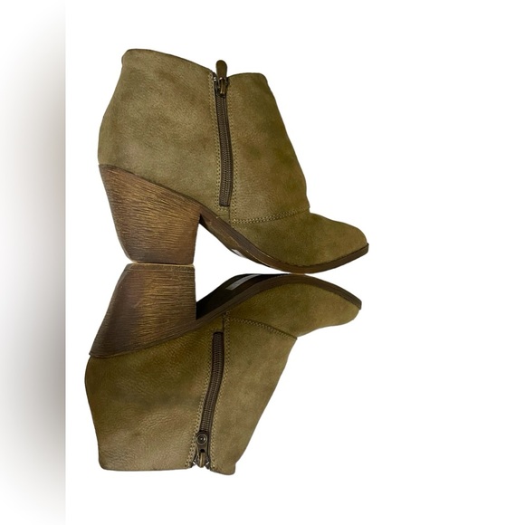 🌼NEW BLOWFISH WOMENS GREEN FAUX LEATHER BOOTIES. - Picture 4 of 13